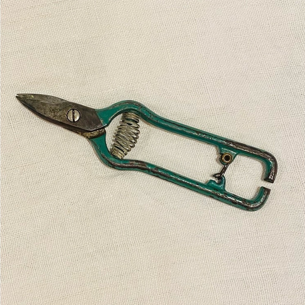 Vintage metal green garden clippers / scissors  / floral snips